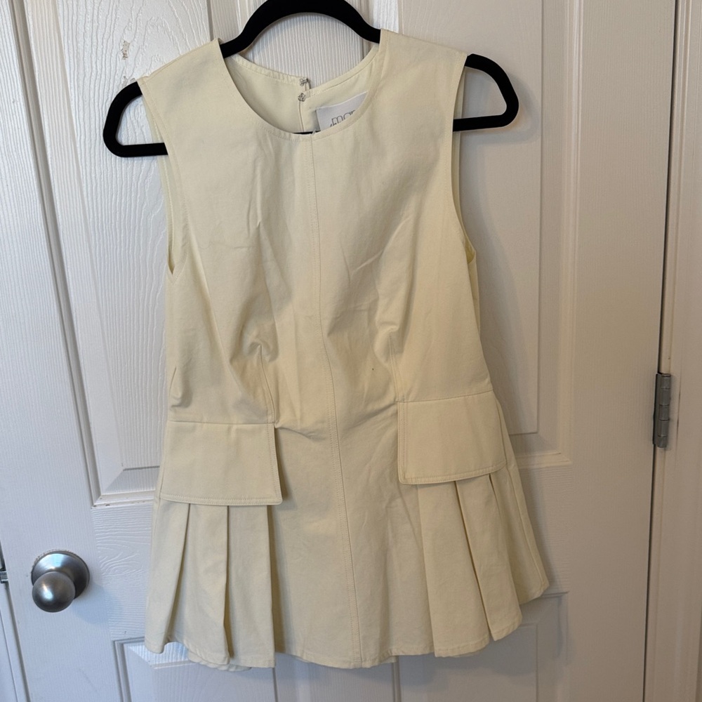 Chic Cream Sleeveless Tunic Top new with tags